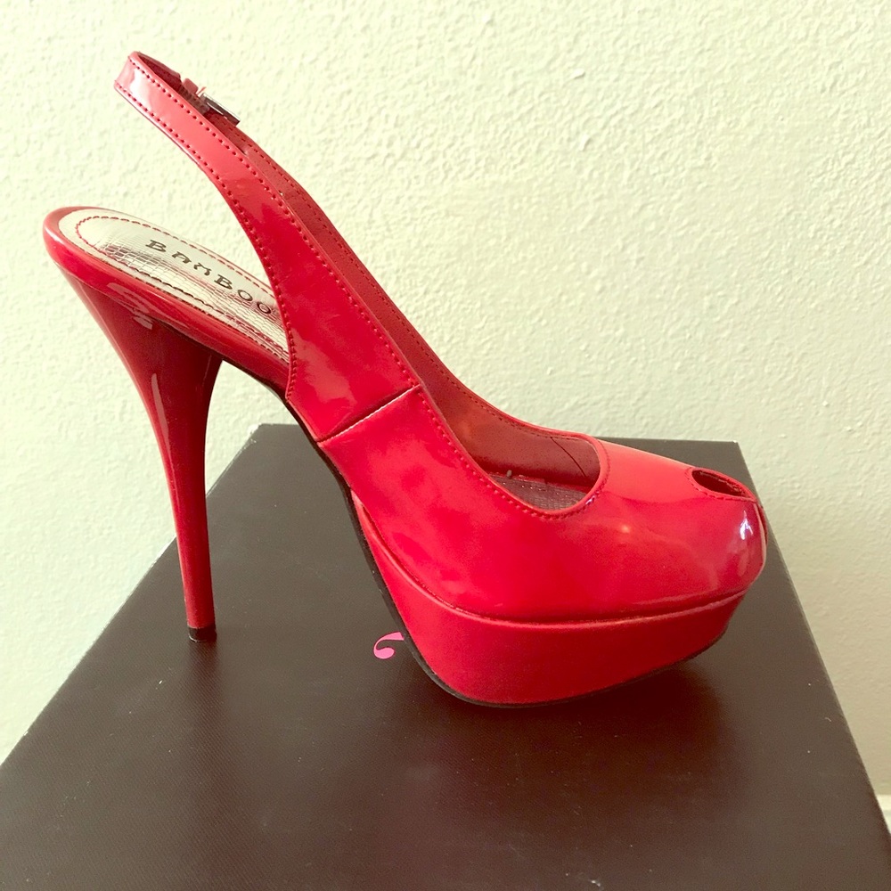 Peek-a-boo toe heels